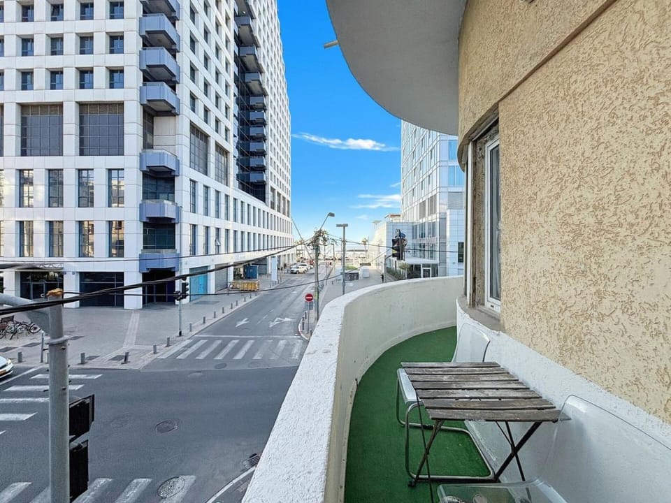 HaYarden Vibe - - 1 Bedroom With Sea Balcony By Vacay Apartment in Tel Aviv-Yafo