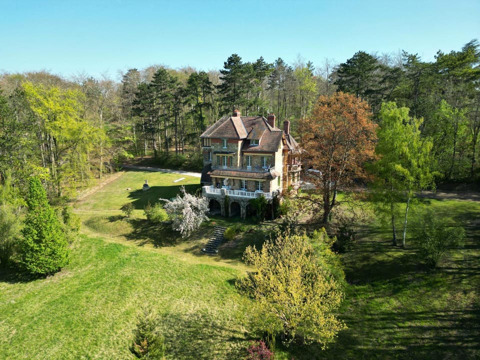 Property building, Spring, Day, Natural landscape, Garden, Garden view
