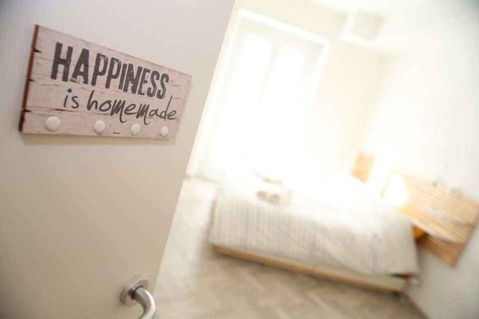 Bed, Photo of the whole room, Logo/Certificate/Sign, Bedroom