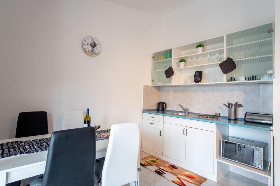 Oštarić Apartment in Novalja