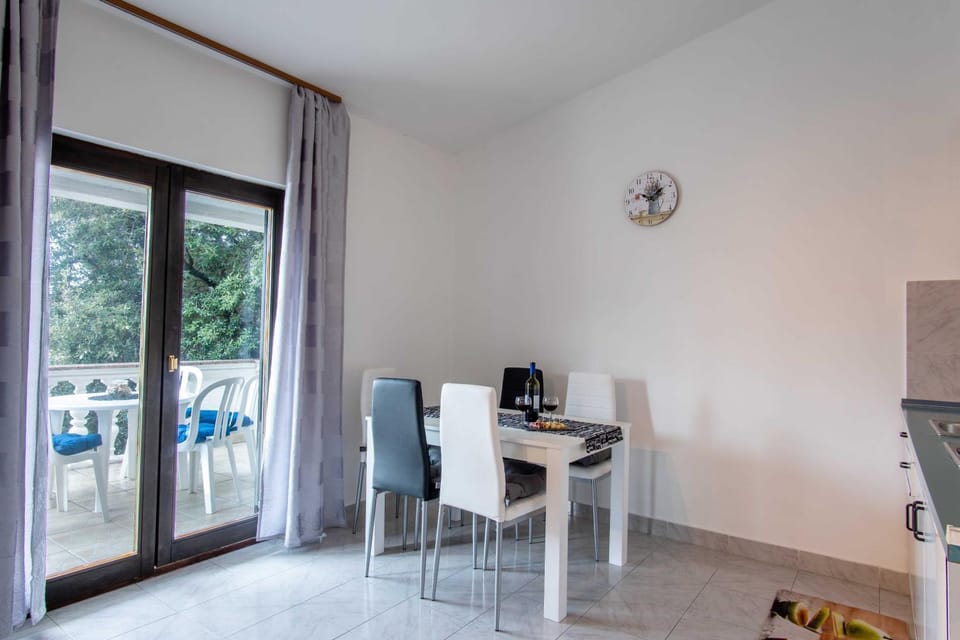 Oštarić Apartment in Novalja