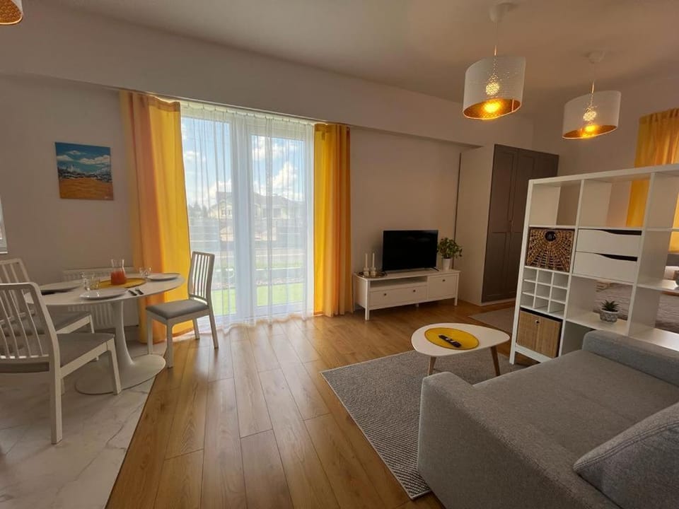 R HOUSE - brand new apartments with patio and garage Apartment in Warsaw