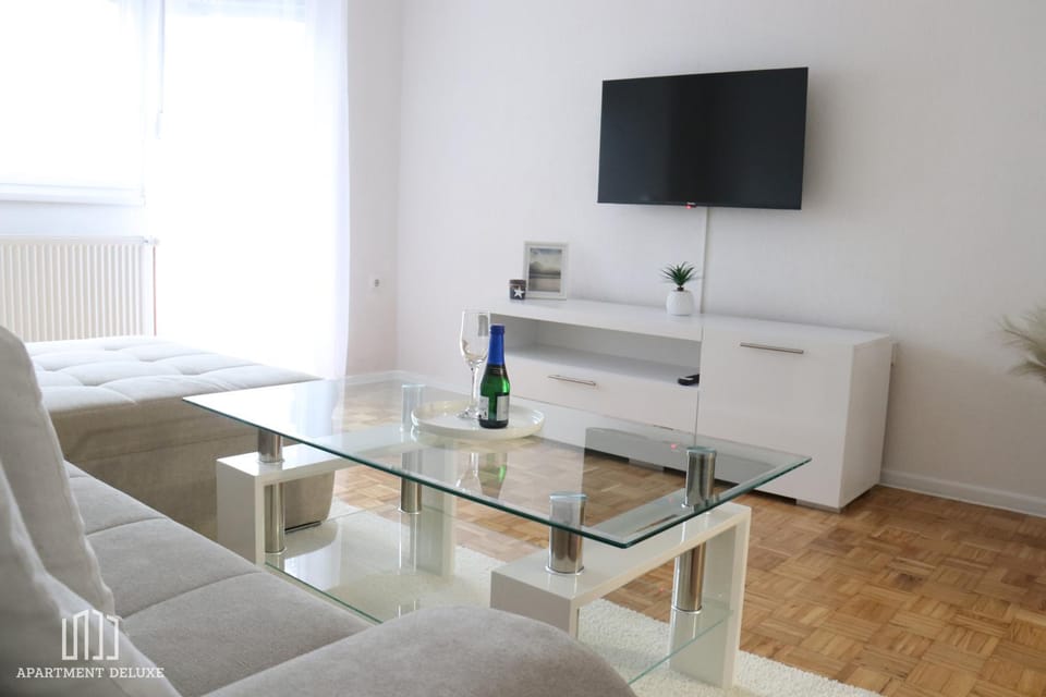 Communal lounge/ TV room, TV and multimedia, Living room, Photo of the whole room, Seating area, Evening entertainment