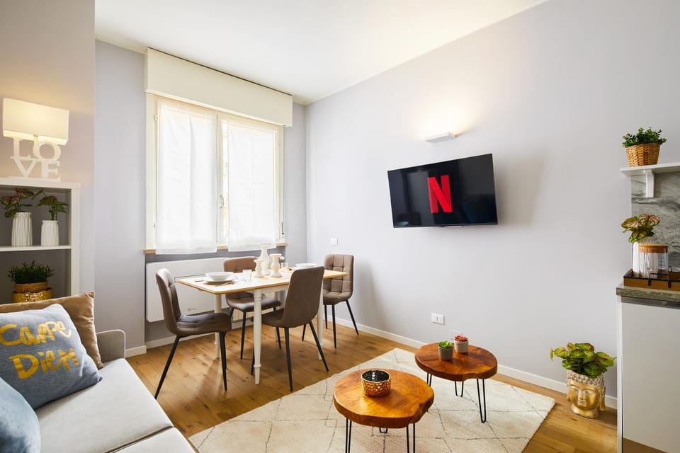 TV and multimedia, Living room, Seating area, Dining area, Evening entertainment