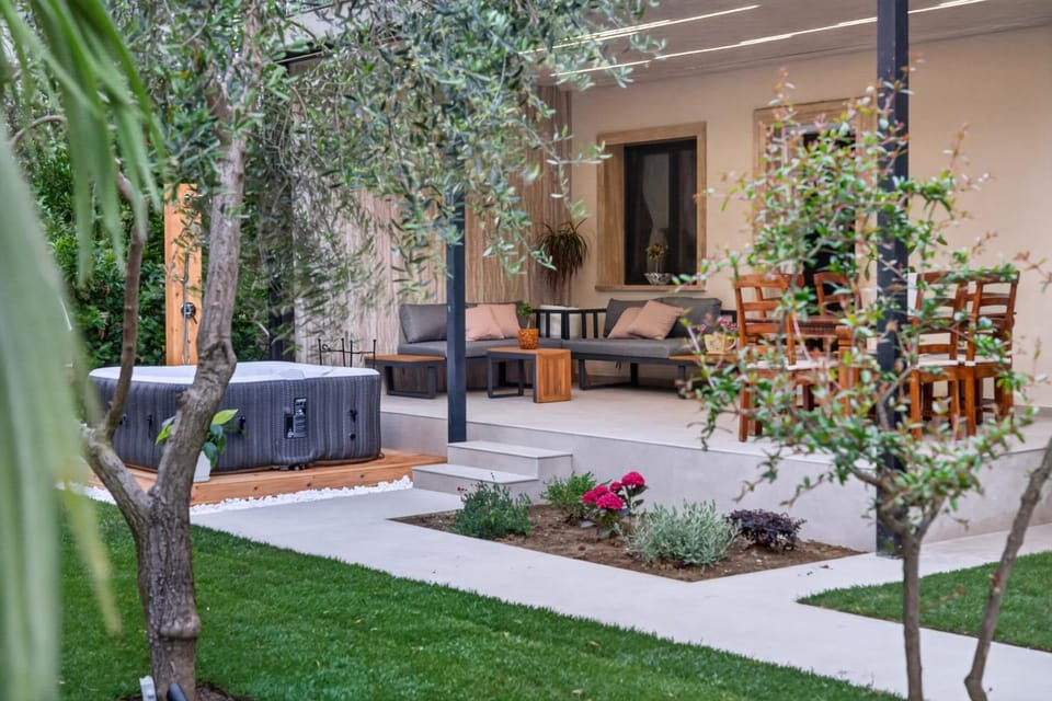 Garden, Seating area, Garden view