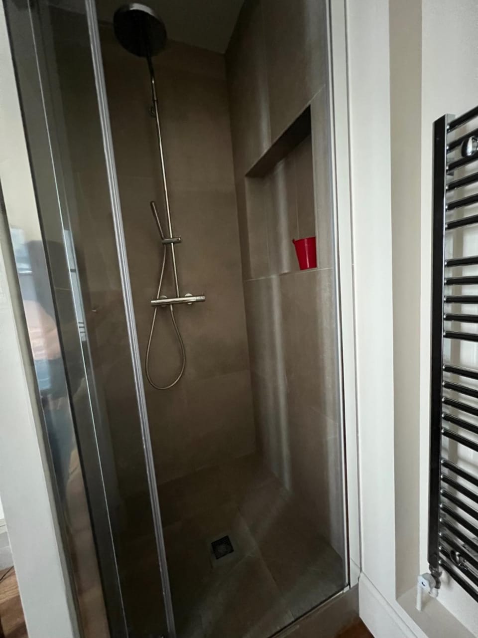 HYPER CENTRE ,jolie chambre climatisée avec PARKING SECURISE gratuit Vacation rental in Clermont-Ferrand