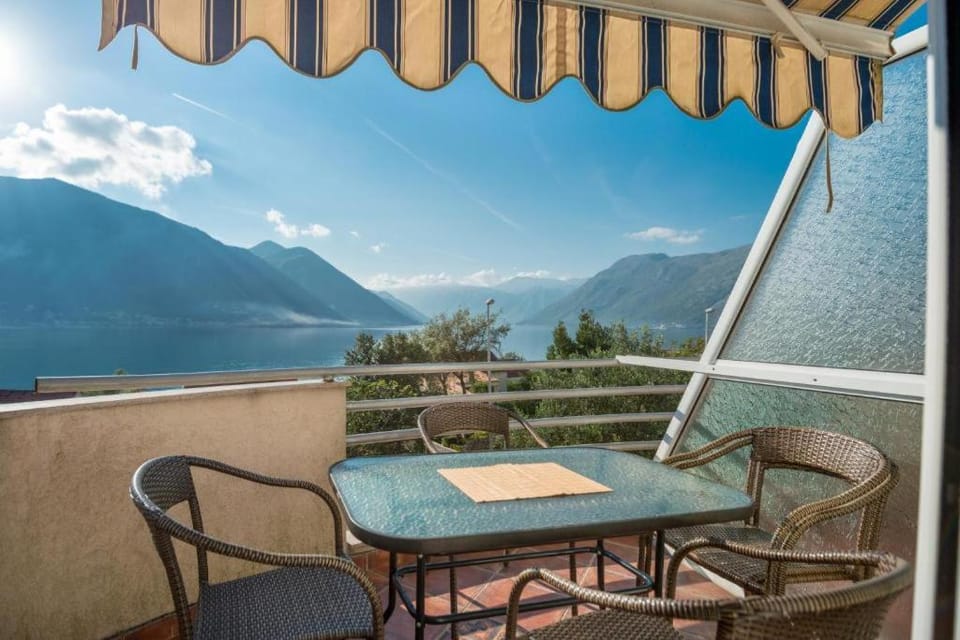 Natural landscape, View (from property/room), Balcony/Terrace, Sea view