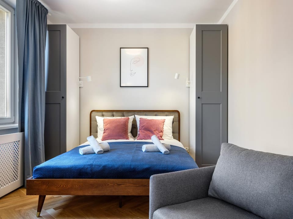 Bed, Living room, Photo of the whole room, Seating area, Bedroom