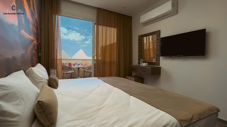 Nearby landmark, Communal lounge/ TV room, Bed, TV and multimedia, Photo of the whole room, Evening entertainment, Bedroom, Landmark view, Landmark view