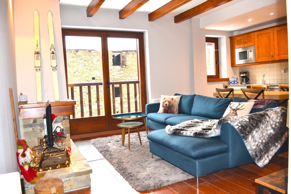 Kitchen or kitchenette, Living room, Seating area