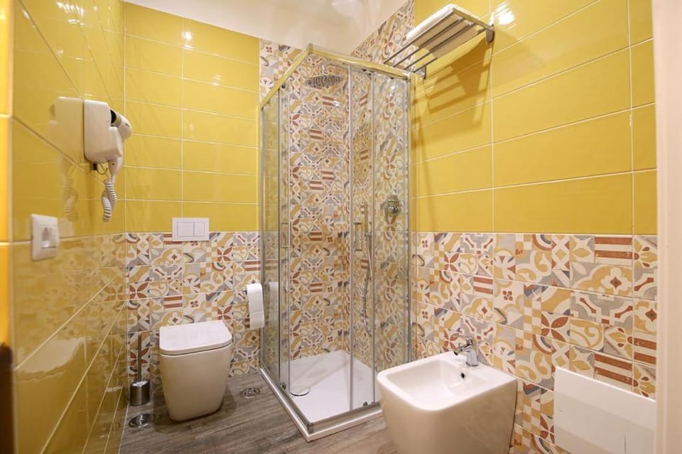 Shower, Toilet, Bathroom, bidet, towels