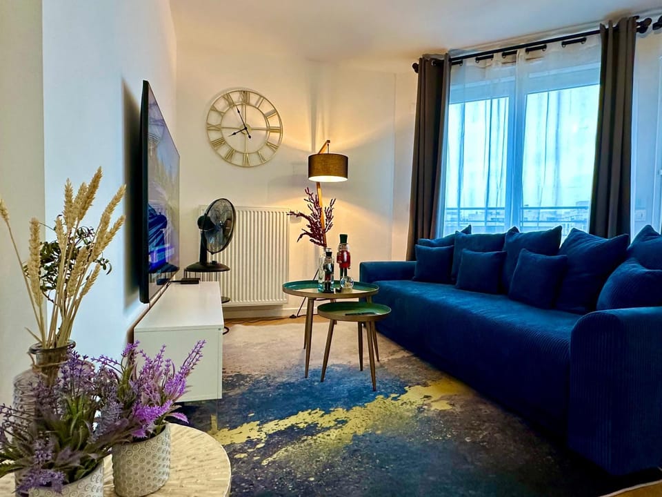 Communal lounge/ TV room, Living room, Banquet/Function facilities, Seating area, Meeting/conference room, City view, City view, Garden view, Garden view