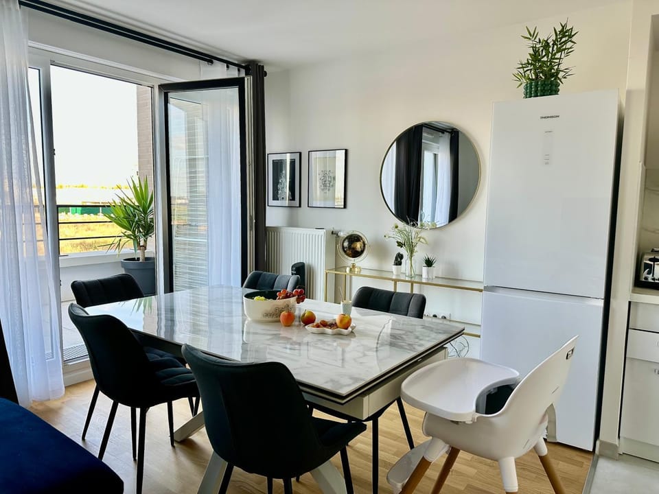 View (from property/room), Living room, Dining area, Meals