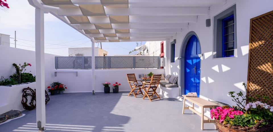 Property building, Patio, Balcony/Terrace