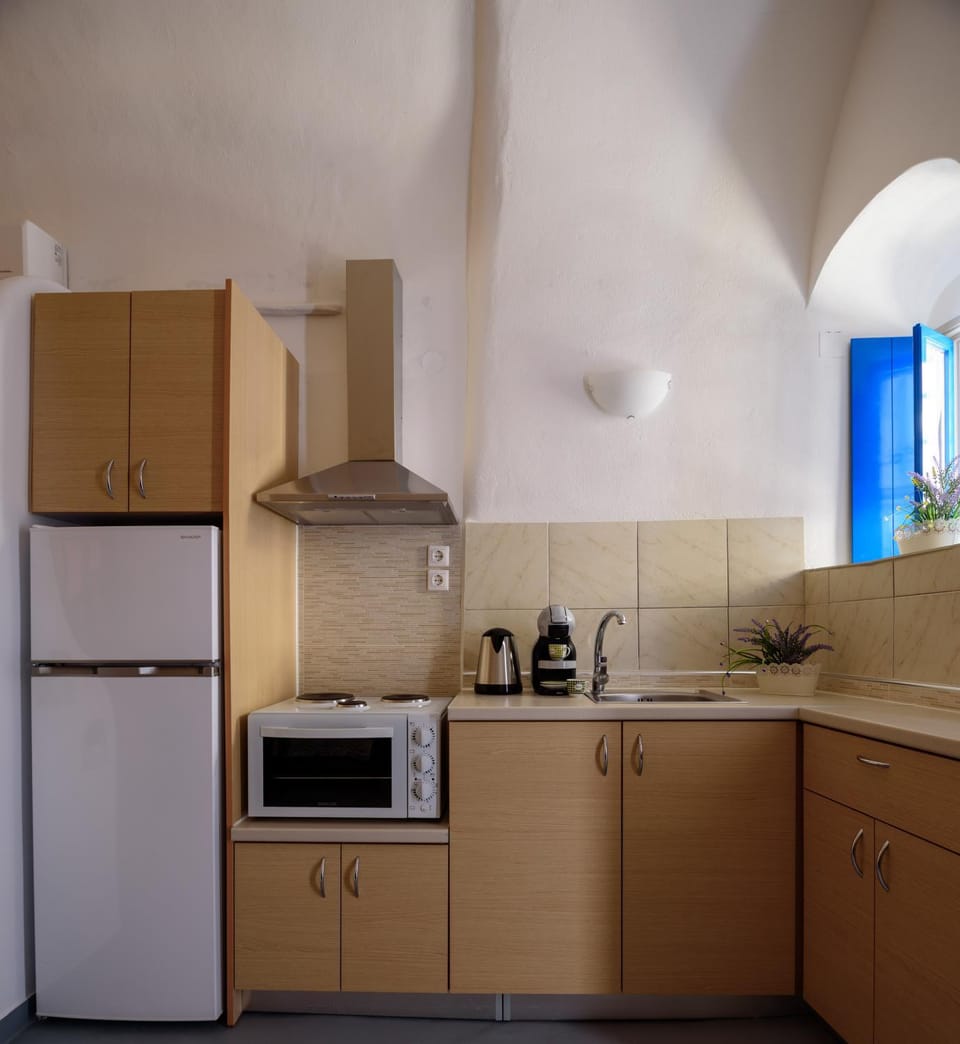 Kitchen or kitchenette, oven, stove