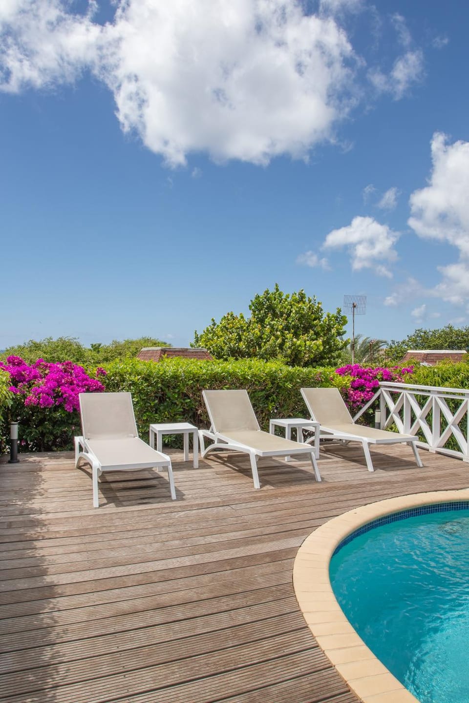 Pool view, Swimming pool, sunbed