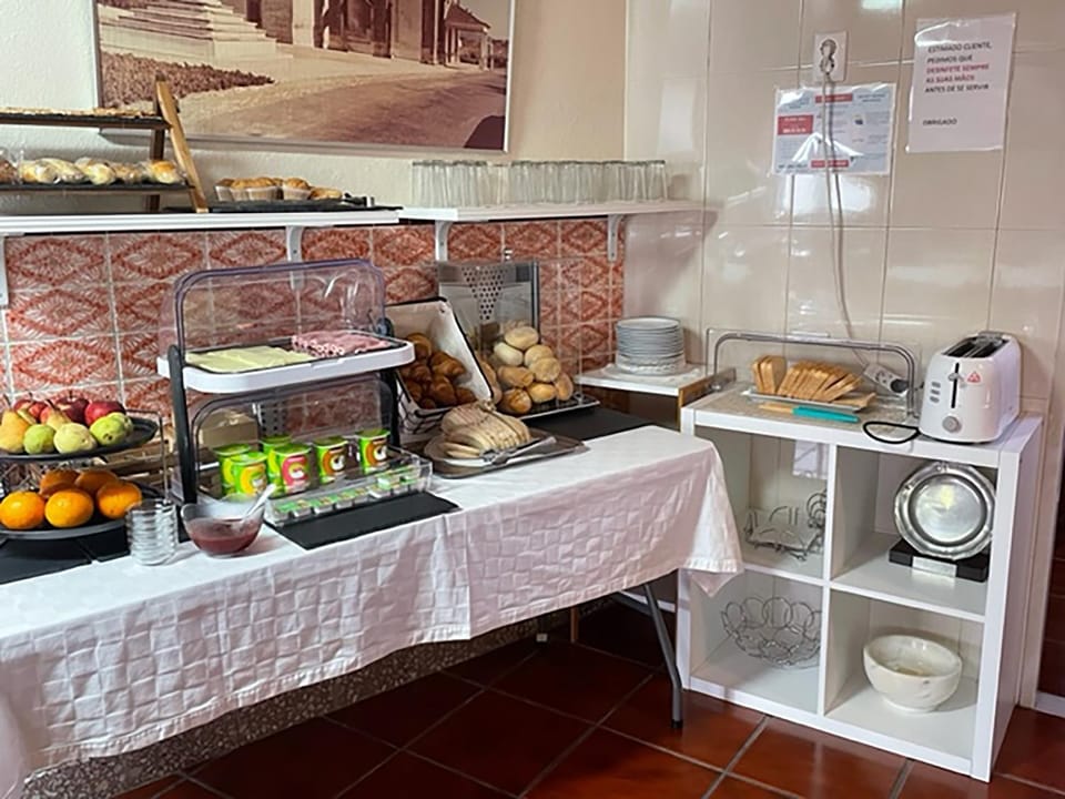 Breakfast, Buffet breakfast, toaster