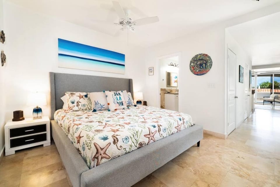 The Cottonwood House - Beach Villa Apartment in The Bight Settlement