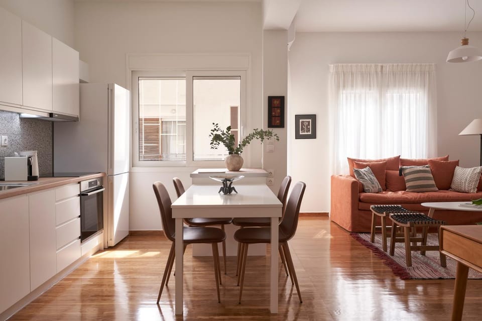 Kitchen or kitchenette, Living room, Seating area, Dining area, oven
