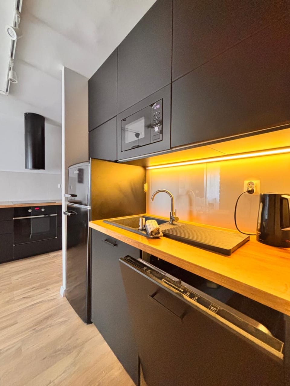 Coffee/tea facilities, Kitchen or kitchenette, dishwasher, microwave
