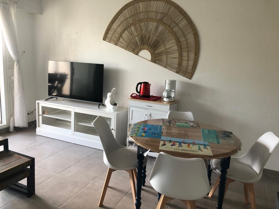 Communal lounge/ TV room, TV and multimedia, Dining area, hair dresser