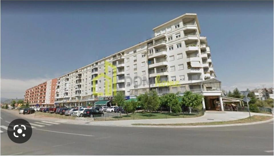 Property building, Day, Neighbourhood, City view, Street view, Location, Parking