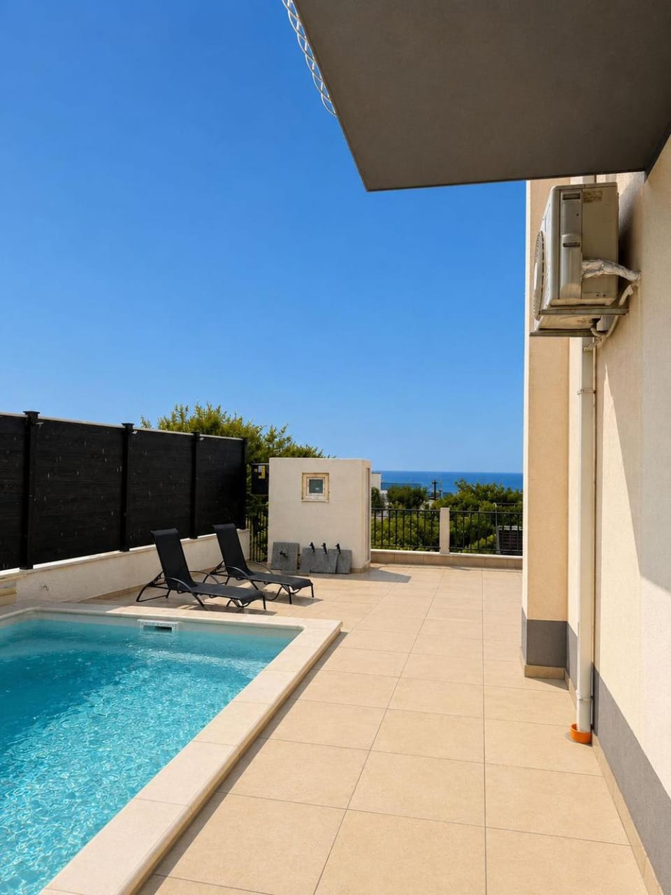 Patio, Day, Balcony/Terrace, Pool view, Sea view, Swimming pool, sunbed