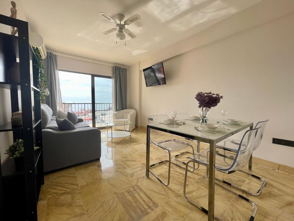 Communal lounge/ TV room, TV and multimedia, Living room, Seating area, Dining area