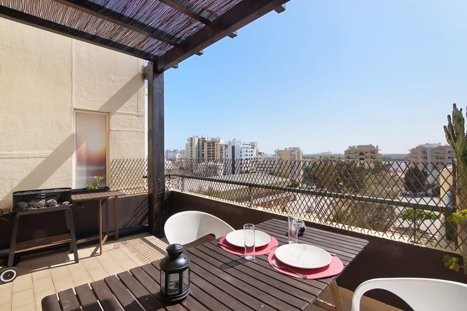 Property building, Balcony/Terrace, Living room
