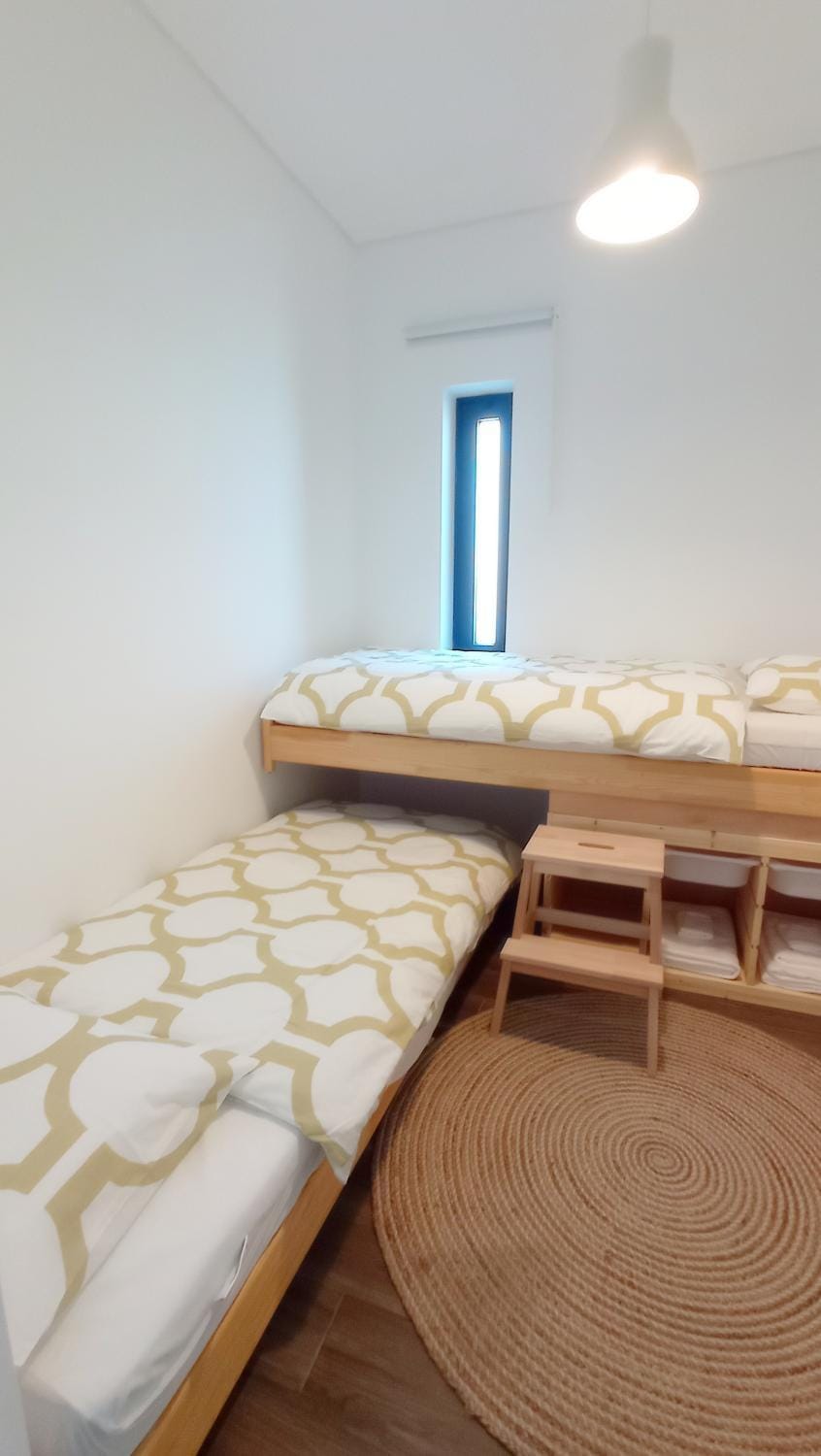 Bedroom, children, young children