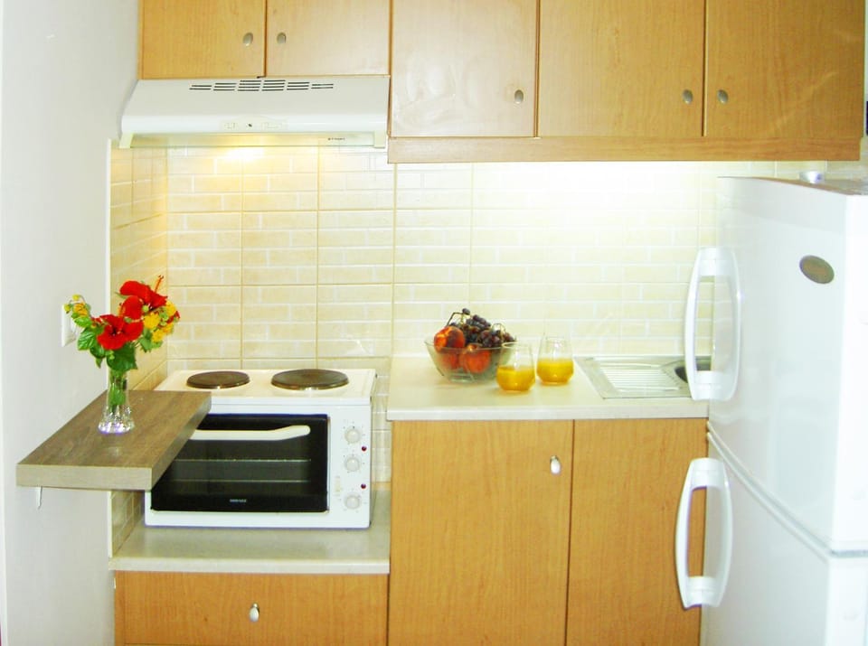 Kitchen or kitchenette, pet friendly, stove
