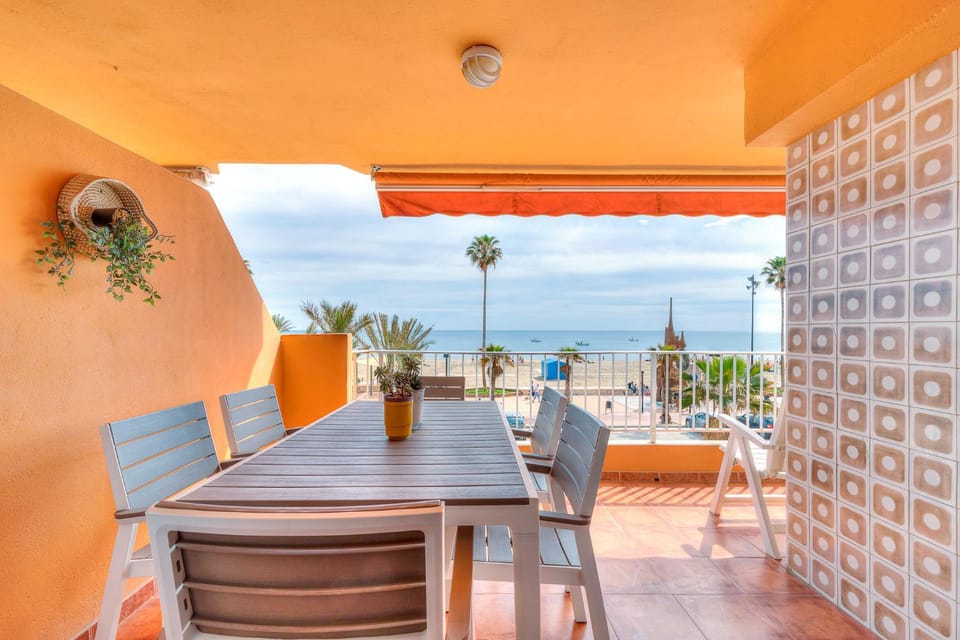 Day, View (from property/room), Balcony/Terrace, Balcony/Terrace, Living room, Seating area, Dining area, Sea view