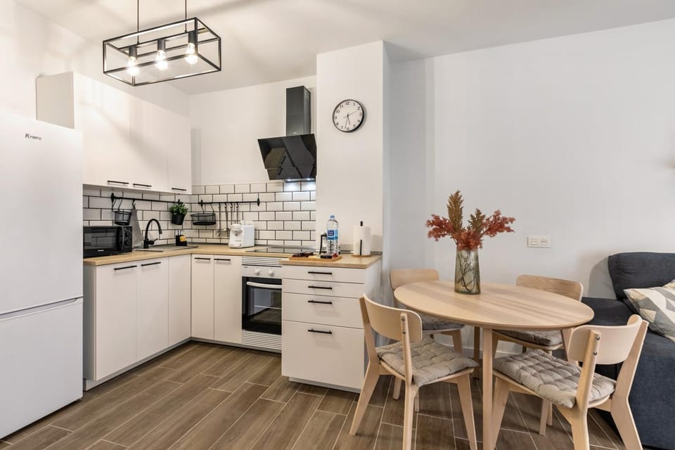 Property building, Kitchen or kitchenette, Living room