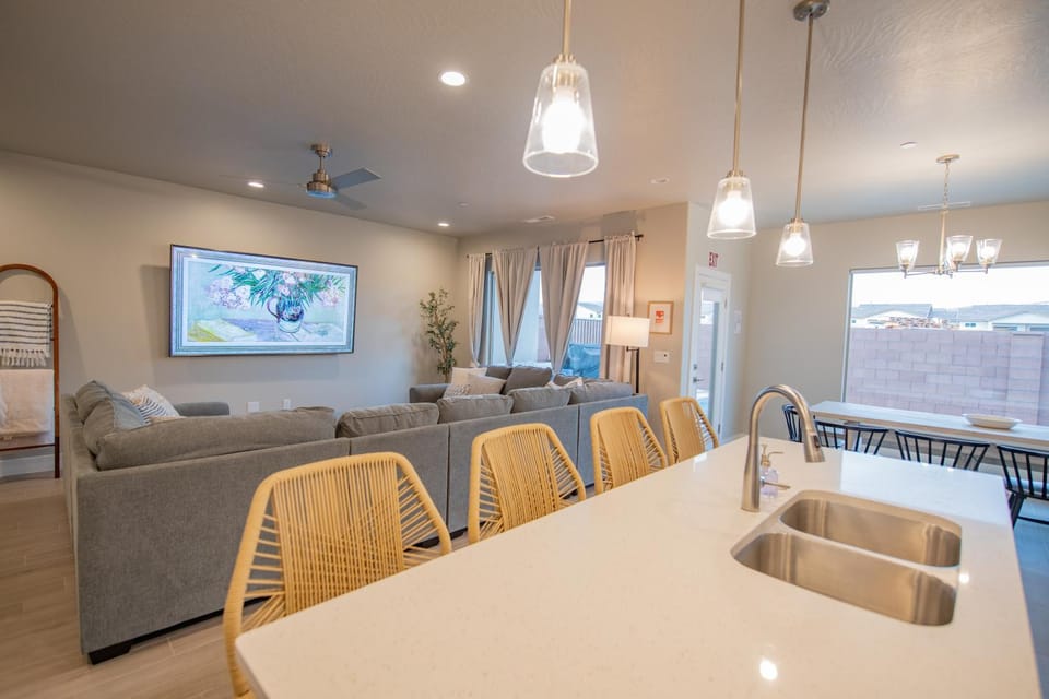 TV and multimedia, Kitchen or kitchenette, Living room, Dining area