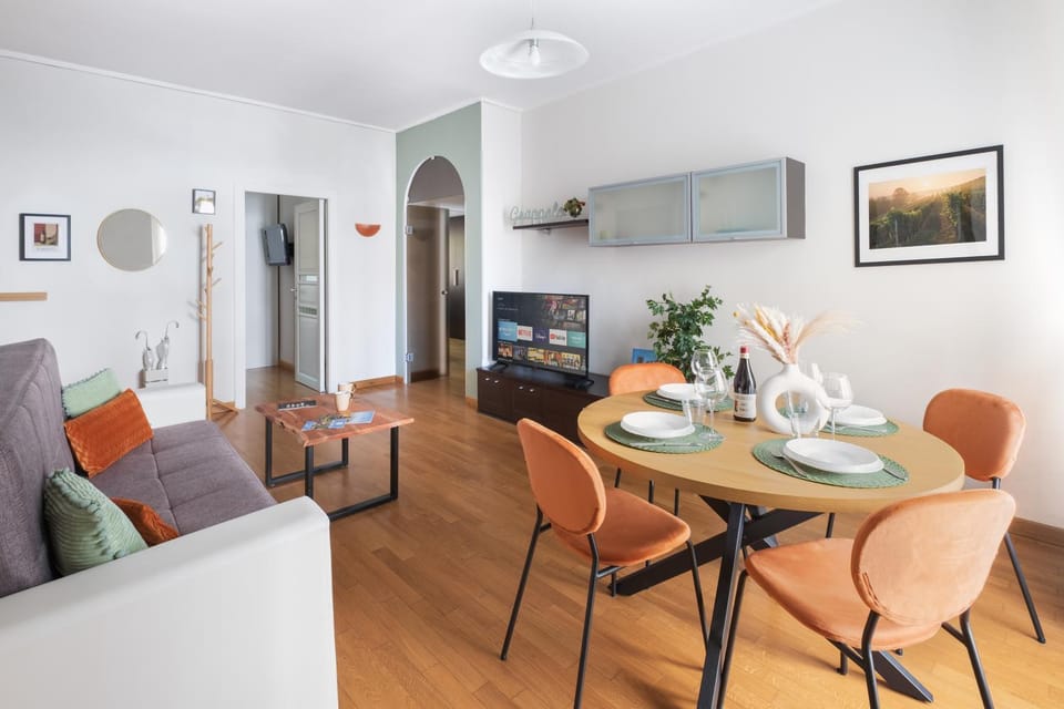 TV and multimedia, Living room, Seating area, Dining area, Entertainment, heating, heating, internet, internet, air conditioner, air conditioner