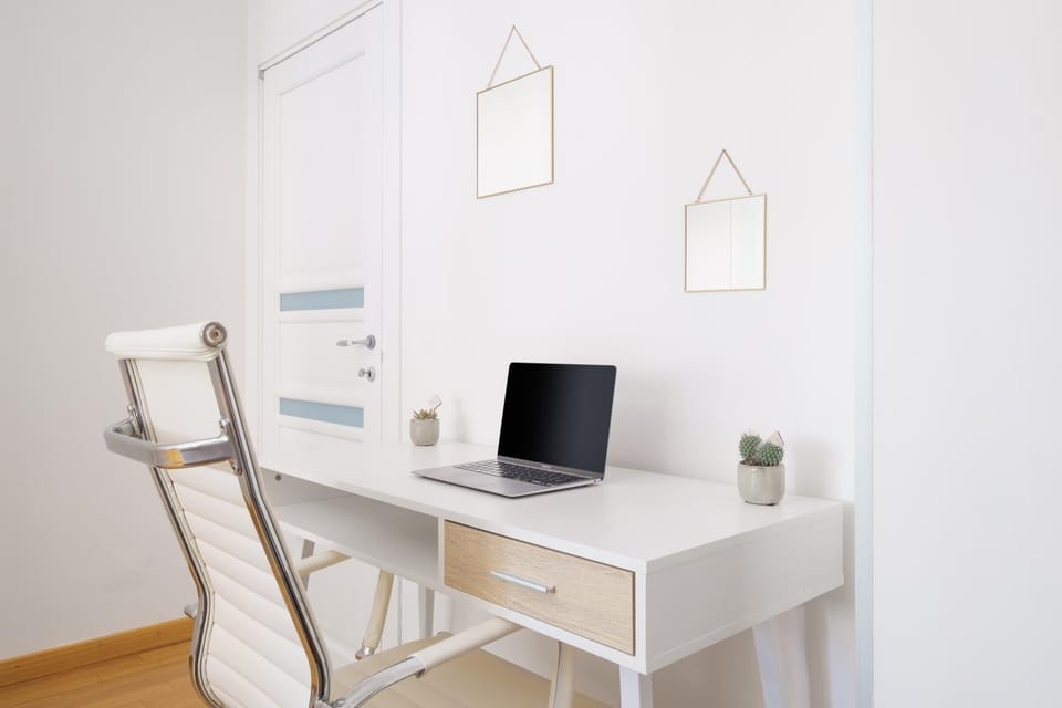 Seating area, Bedroom, internet, internet