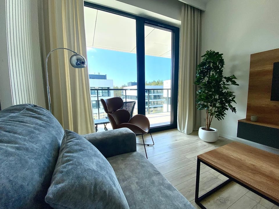 Communal lounge/ TV room, Natural landscape, TV and multimedia, View (from property/room), Living room, Seating area, Evening entertainment