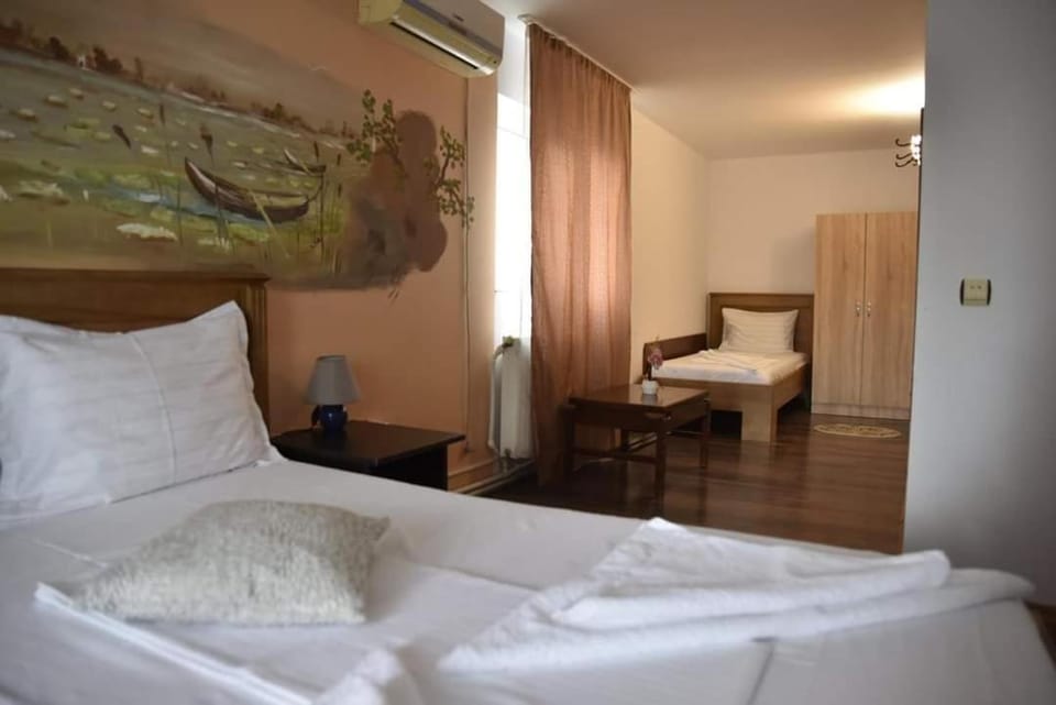 Bed, Photo of the whole room, Bedroom, towels, air conditioner