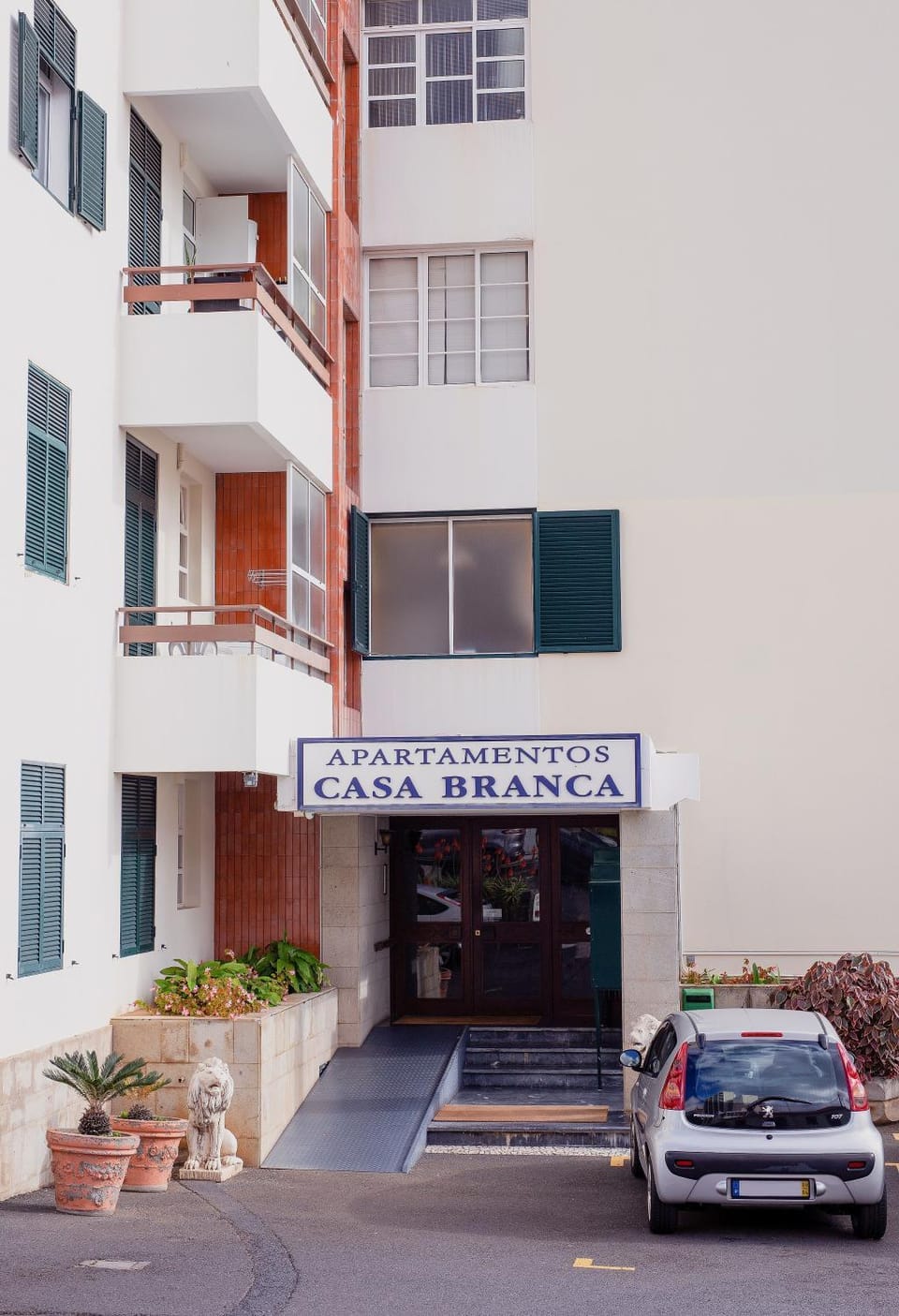 Property building, Facade/entrance