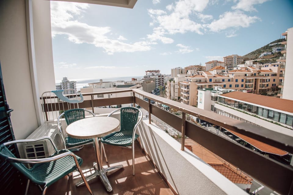 Balcony/Terrace, City view