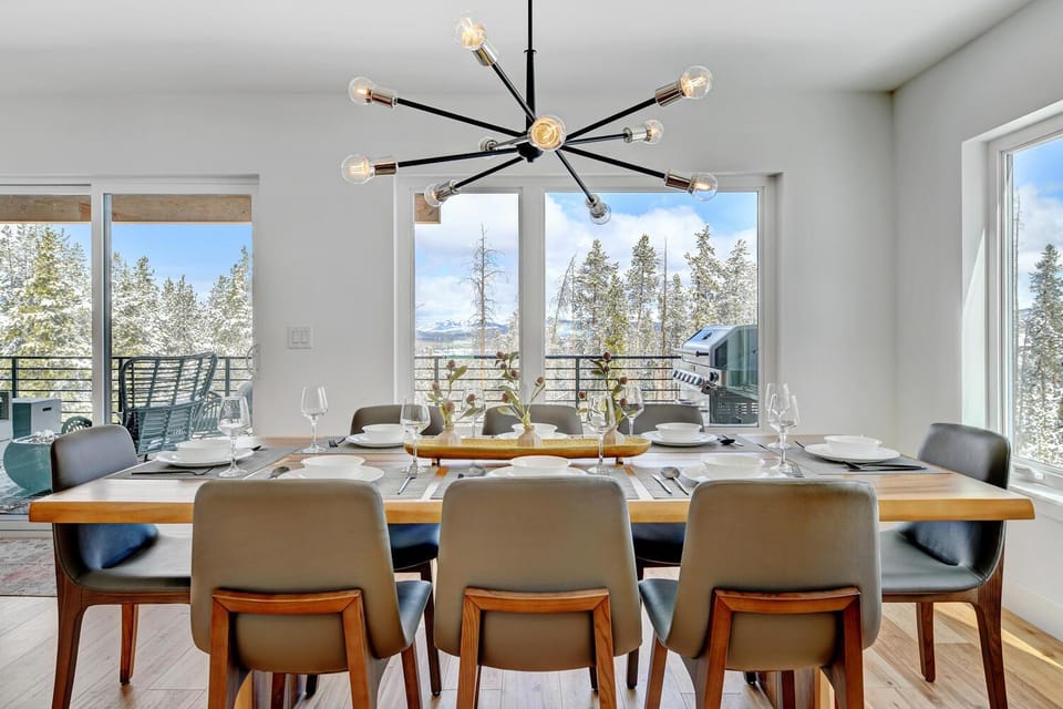 Dining area, Mountain view