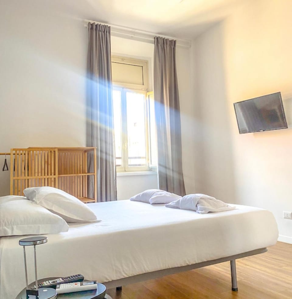 Bed, TV and multimedia, Photo of the whole room, Bedroom, Family