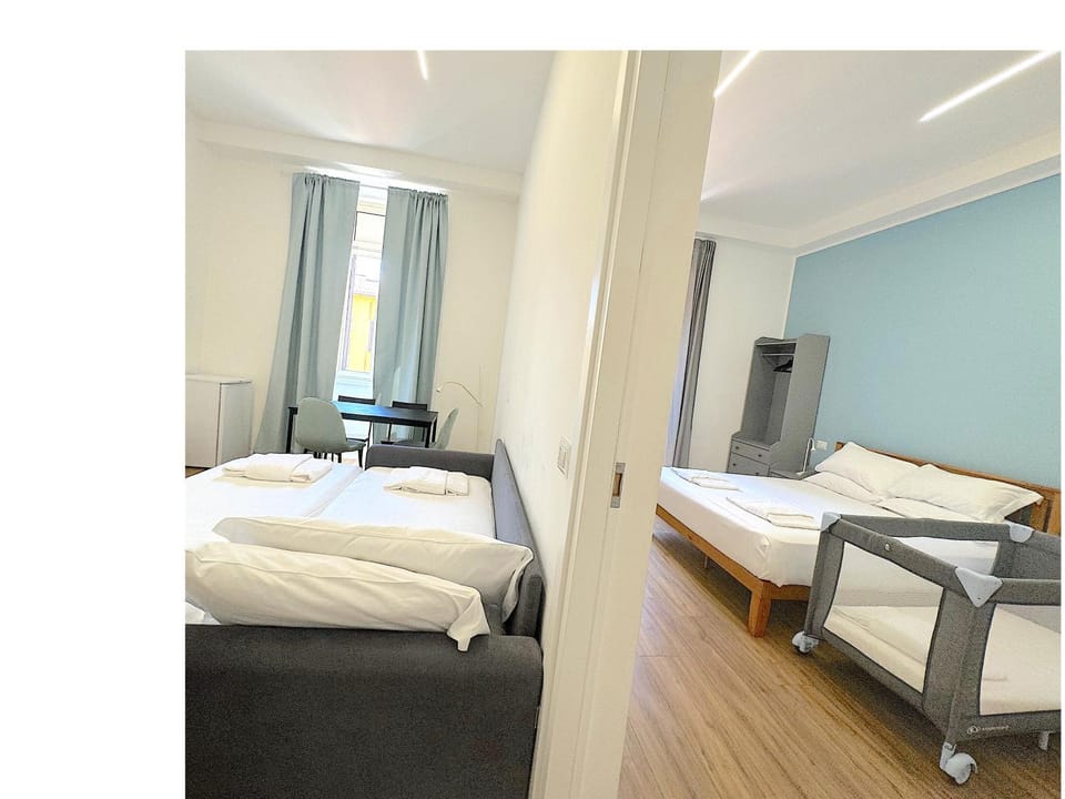 Bed, Living room, Photo of the whole room, Bedroom, towels