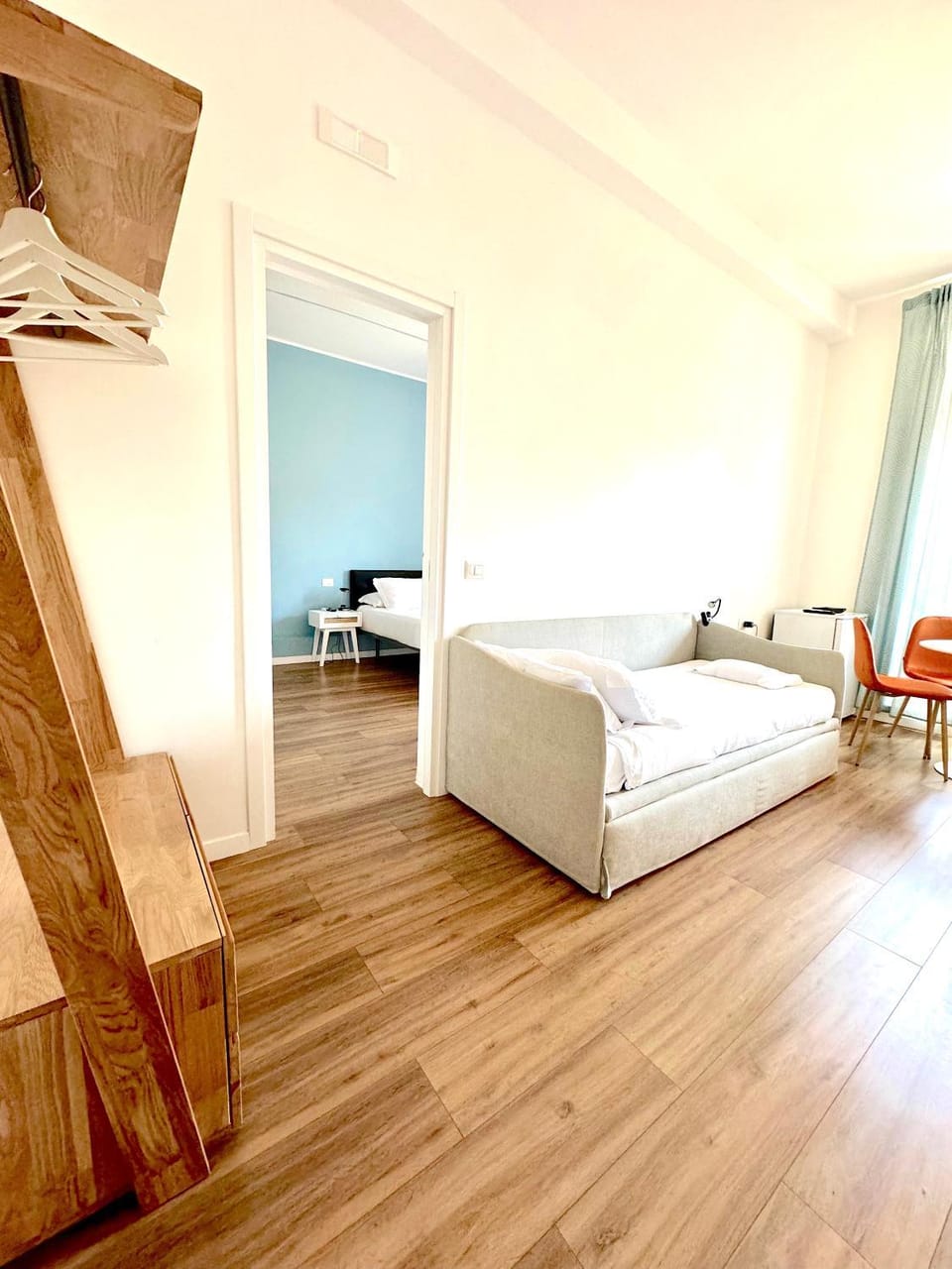 Bed, Living room, Photo of the whole room, Bedroom, wardrobe