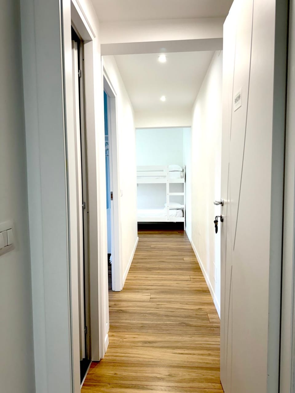 Bed, TV and multimedia, Photo of the whole room, Bedroom, bunk bed, wardrobe