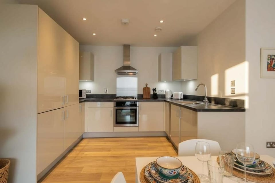 Fantastic 1 Bed Apartment in Crawley Apartment in Crawley