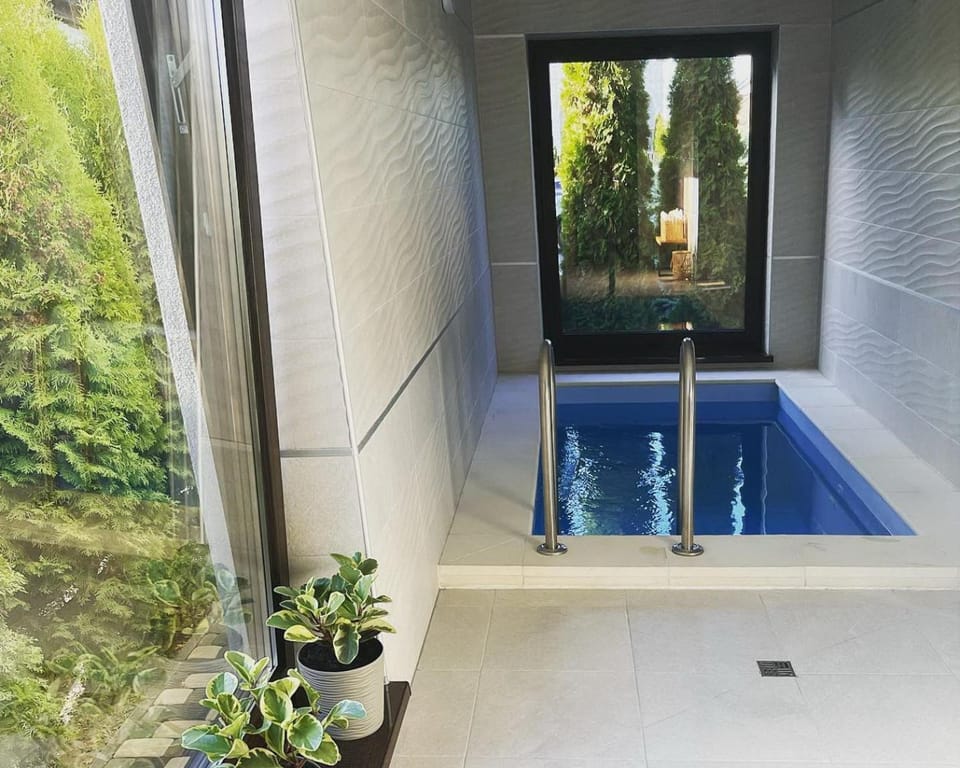 Property building, View (from property/room), Pool view, Swimming pool, Public Bath, Public Bath