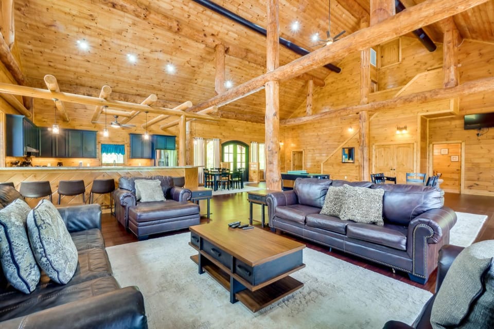 Gatlinburg Vacation Rental with Private Hot Tub! House in Pittman Center