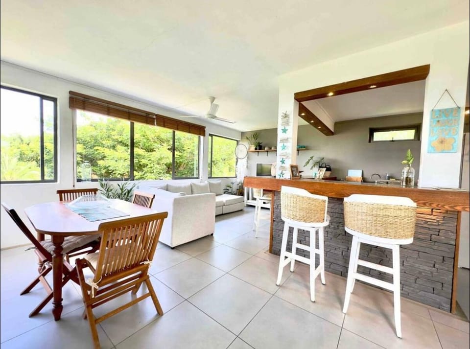 Seating area, Dining area, kitchen