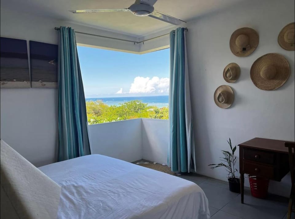 Bed, Photo of the whole room, Bedroom, Mountain view, Sea view